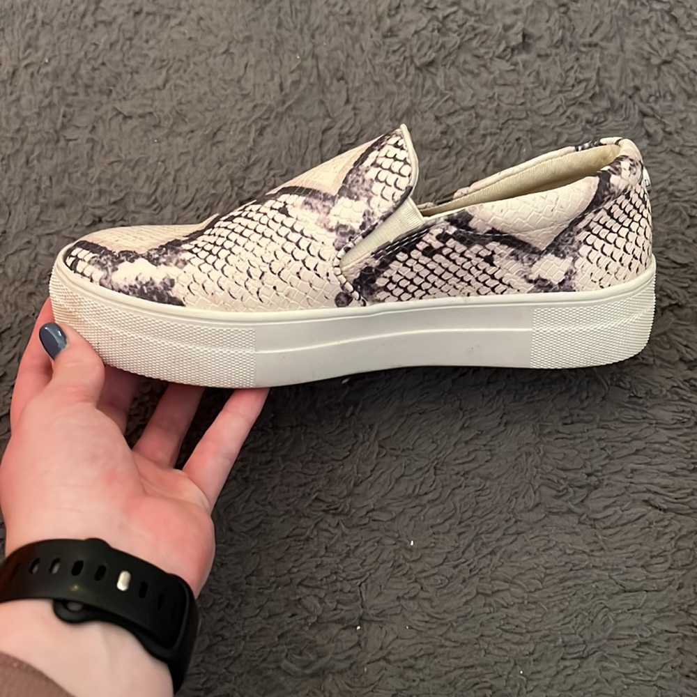 Steve Madden slip on sneakers - Picture 2 of 3